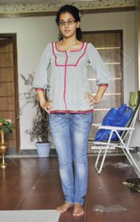 Taapsee Pannu feet photo thumbnail