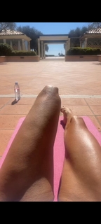 Victoria Silvstedt feet photo thumbnail