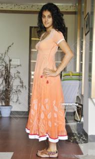 Taapsee Pannu feet photo thumbnail
