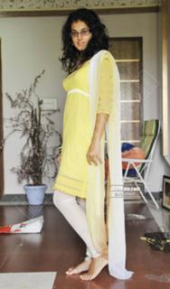 Taapsee Pannu feet photo thumbnail