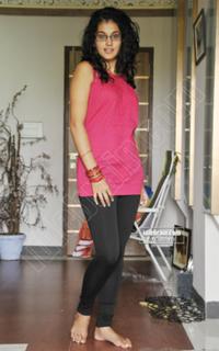 Taapsee Pannu feet photo thumbnail