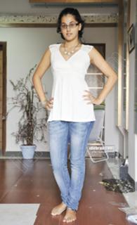 Taapsee Pannu feet photo thumbnail
