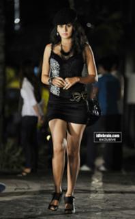 Taapsee Pannu feet photo thumbnail