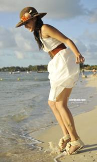 Taapsee Pannu feet photo thumbnail