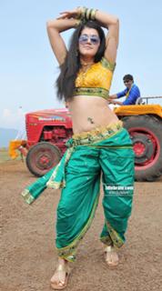 Taapsee Pannu feet photo thumbnail