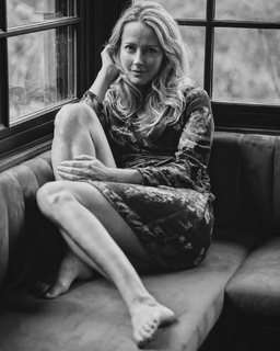 Amy Acker feet photo 4
