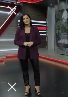 Megan Olivi feet photo thumbnail