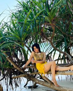 Poonam Yadav feet photo thumbnail