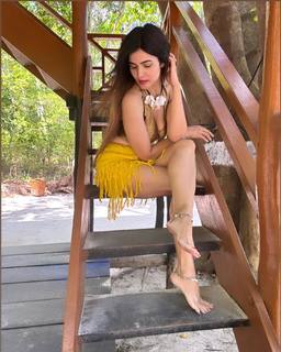Poonam Yadav feet photo thumbnail
