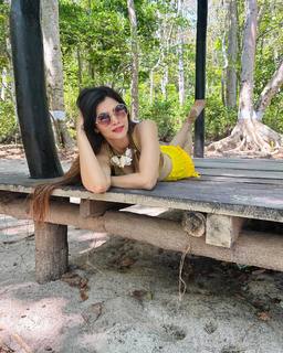 Poonam Yadav feet photo thumbnail