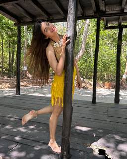 Poonam Yadav feet photo thumbnail