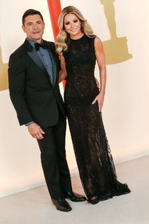 Kelly Ripa feet photo thumbnail