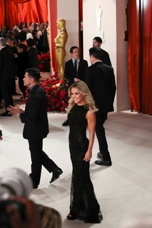Kelly Ripa feet photo thumbnail