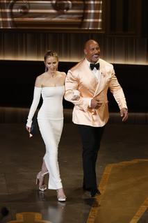Emily Blunt feet photo thumbnail