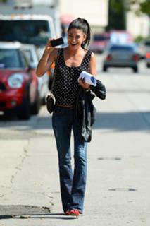Jessica Szohr feet photo thumbnail