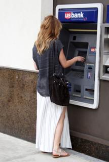 Jennifer Lawrence feet photo thumbnail