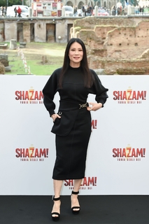 Lucy Liu feet photo thumbnail