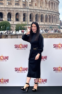 Lucy Liu feet photo thumbnail