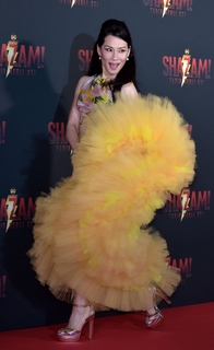 Lucy Liu feet photo thumbnail