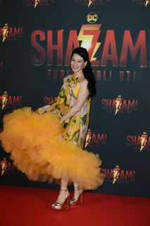 Lucy Liu feet photo thumbnail