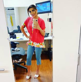 Courtney Khondabi feet photo thumbnail