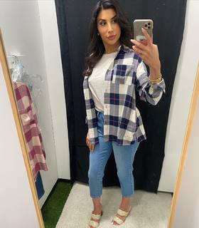 Courtney Khondabi feet photo thumbnail