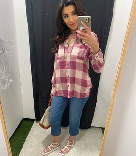 Courtney Khondabi feet photo thumbnail