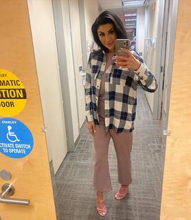 Courtney Khondabi feet photo thumbnail