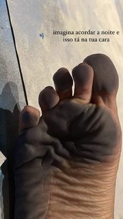Kéfera Buchmann feet photo thumbnail