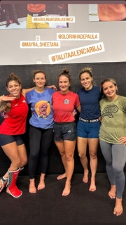Karolina Kowalkiewicz feet photo thumbnail