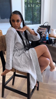 Tia Mowry feet photo thumbnail