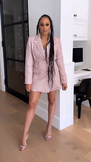 Tia Mowry feet photo thumbnail