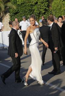Doutzen Kroes feet photo thumbnail
