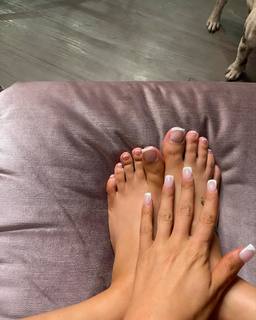 Victoria Waldrip feet photo thumbnail
