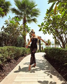 Ashley Roberts feet photo thumbnail