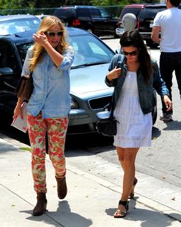 Rachel Bilson feet photo thumbnail