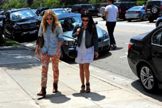 Rachel Bilson feet photo thumbnail