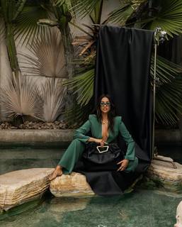 Shay Mitchell feet photo thumbnail