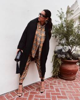 Shay Mitchell feet photo thumbnail