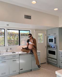 Shay Mitchell feet photo thumbnail