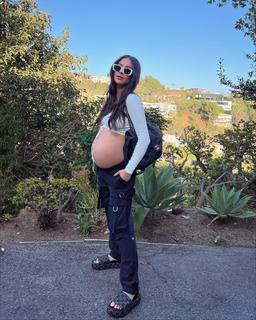 Shay Mitchell feet photo thumbnail