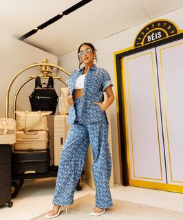 Shay Mitchell feet photo thumbnail