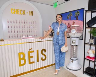 Shay Mitchell feet photo thumbnail