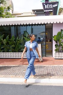 Shay Mitchell feet photo thumbnail