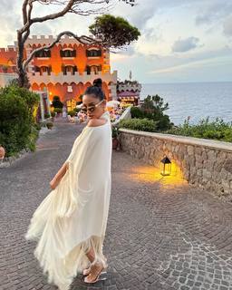 Shay Mitchell feet photo thumbnail