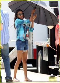 Zoe Saldana feet photo thumbnail