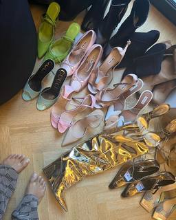 Shay Mitchell feet photo thumbnail