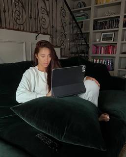 Shay Mitchell feet photo thumbnail