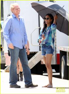 Zoe Saldana feet photo thumbnail