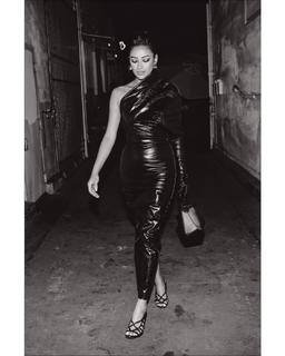 Shay Mitchell feet photo thumbnail